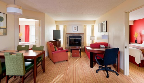 Suite, 2 chambres (Mobility/Hearing Access, Roll-In Shwr)