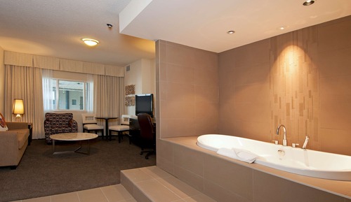 Studio Premium, 1 très grand lit, baignoire à jets (Coast Honeymoon Suite)