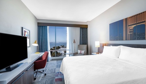Chambre, 1 très grand lit, vue baie (High Floor)
