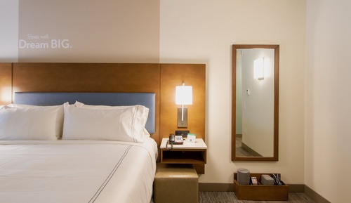 Chambre Standard, 1 très grand lit, douche accessible en fauteuil roulant (Communications)
