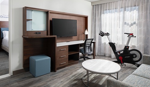 Suite, 1 très grand lit, douche accessible en fauteuil roulant (Communications)