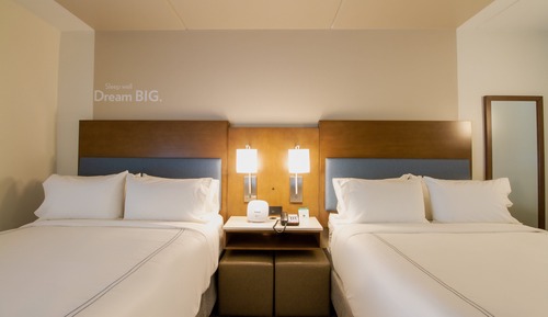 Chambre Standard, 2 grands lits, accessible aux personnes malentendantes
