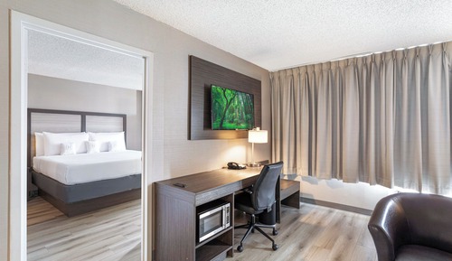 Suite Luxe, 1 très grand lit et 1 canapé-lit