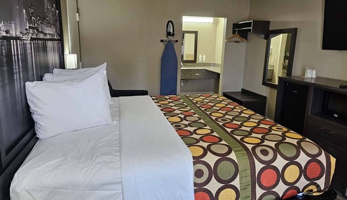 Chambre, 1 très grand lit, non-fumeurs