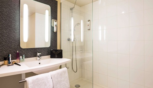 Chambre Standard, plusieurs lits (1 lit double et 2 lits simple)