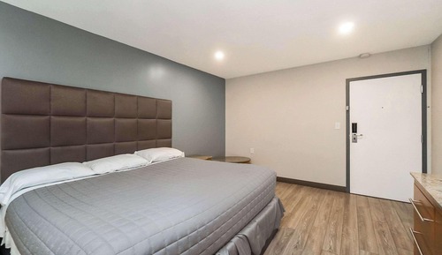 Chambre, 1 très grand lit, accessible aux personnes à mobilité réduite, non-fumeurs