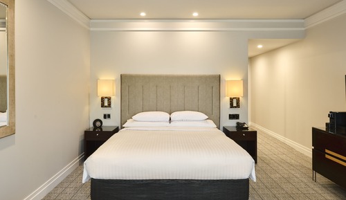 Chambre Premium, 1 très grand lit, en angle