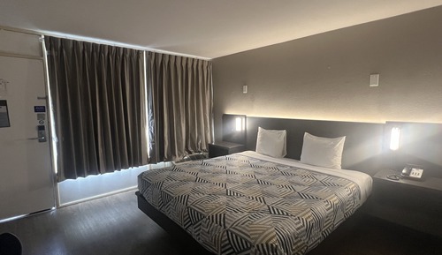 Chambre Standard, 1 très grand lit, fumeurs