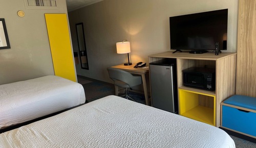 Chambre, 2 grands lits, fumeurs