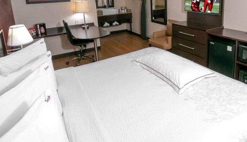 Chambre Premium, 1 très grand lit (Upgraded Bedding & Snack, Smoke Free)