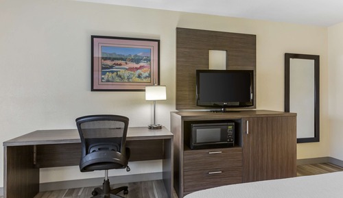 Chambre Standard, 1 très grand lit, accessible aux personnes à mobilité réduite, baignoire