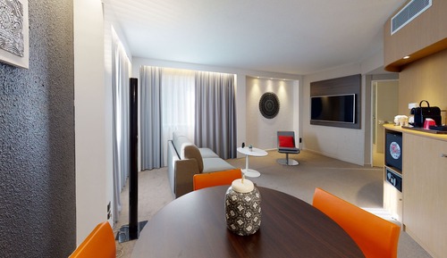 Suite, 1 grand lit et 1 canapé-lit