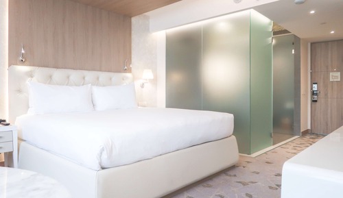 Chambre Supérieure, 1 très grand lit (Mobility & Hearing, Roll-in Shower)