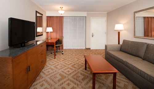 Suite, 1 très grand lit (Mobility & Hearing, Roll-in Shower)