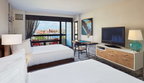 Chambre, 2 grands lits (Intercoastal View)
