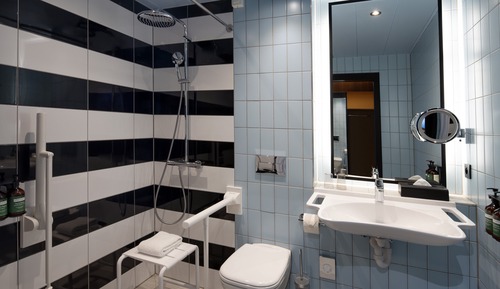Chambre Standard, 2 lits une place, baignoire accessible aux personnes à mobilité réduite