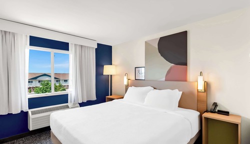 Chambre, 1 très grand lit, accessible aux personnes à mobilité réduite, baignoire (Mobility)