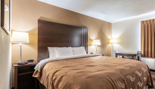 Chambre, 1 très grand lit, accessible aux personnes à mobilité réduite, non-fumeurs