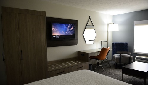 Chambre Standard, 1 très grand lit et 1 canapé-lit