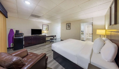 Chambre Deluxe, 1 grand lit, non-fumeurs, vue piscine