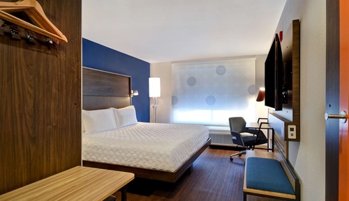 Chambre, 1 très grand lit, accessible aux personnes à mobilité réduite (Hearing)