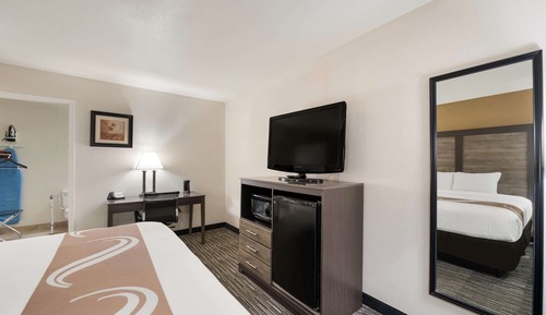 Chambre, 1 très grand lit, accessible aux personnes à mobilité réduite, fumeurs
