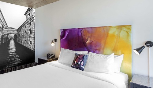 Chambre, 1 très grand lit, accessible aux personnes à mobilité réduite (Mobility, Roll-In Shower)