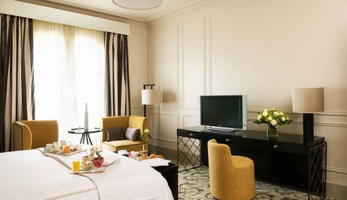 Chambre, 1 très grand lit, vue jardin, dans les dépendances (Pavillon 4 star)