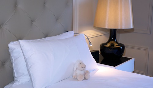 Chambre, 2 lits une place, dans les dépendances (Pavillon 4 star)