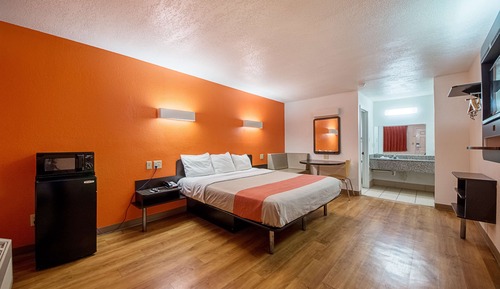 Chambre Standard, 1 très grand lit, accessible aux personnes à mobilité réduite, non-fumeurs