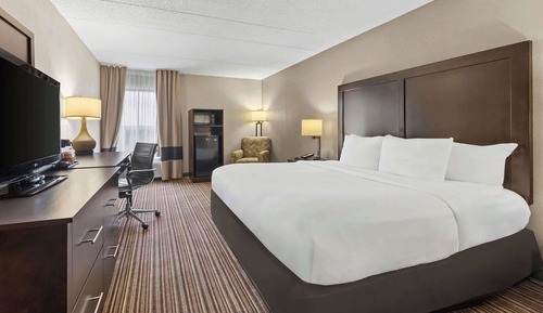 Chambre, 1 très grand lit, accessible aux personnes à mobilité réduite, non-fumeurs