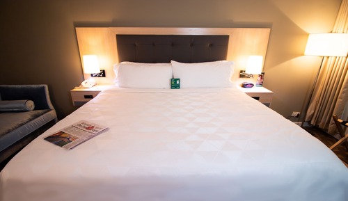 Chambre Standard, 1 très grand lit, accessible aux personnes à mobilité réduite (Accessible Tub)