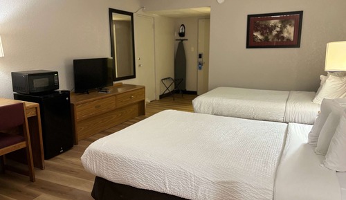 Chambre, 2 lits doubles, accessible aux personnes à mobilité réduite (Mobility, Bathtub w/Grab Bars)