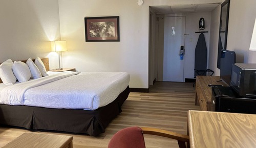 Chambre, 1 très grand lit, non-fumeurs (Mobility, Bathtub w/Grab Bars)