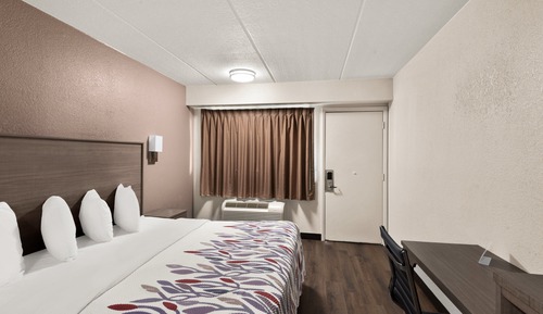 Chambre Standard, 1 très grand lit, accessible aux personnes à mobilité réduite (Smoke Free)