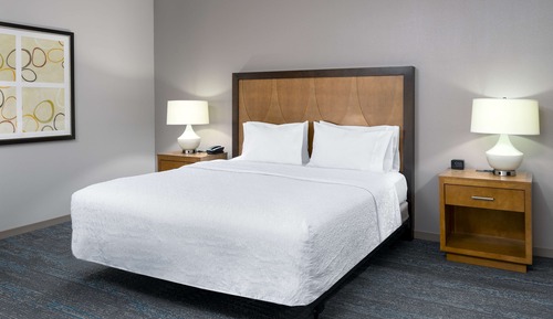 Chambre, 1 très grand lit, accessible aux personnes à mobilité réduite