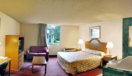 Chambre, accessible aux personnes à mobilité réduite, non-fumeurs (1 King Bed, Roll-in Shower)