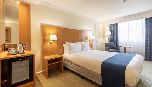 Chambre, 1 grand lit, accessible aux personnes à mobilité réduite