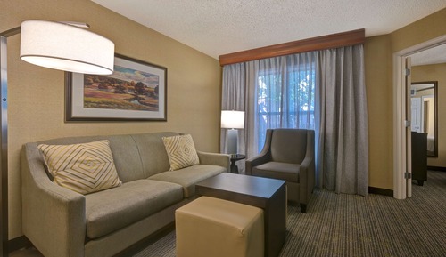 Suite, 1 lit double et 1 canapé-lit, accessible aux personnes à mobilité réduite
