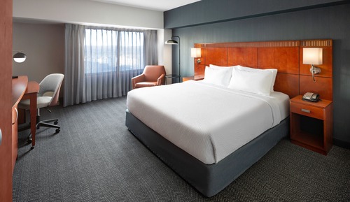 Chambre, 1 très grand lit et 1 canapé-lit, non-fumeurs (Mobility/Hearing Accessible, Tub)