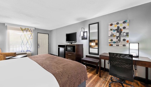 Chambre Standard, 1 très grand lit, fumeurs, réfrigérateur et four à micro-ondes