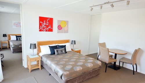 Chambre Familiale, 2 chambres, salle de bains commune