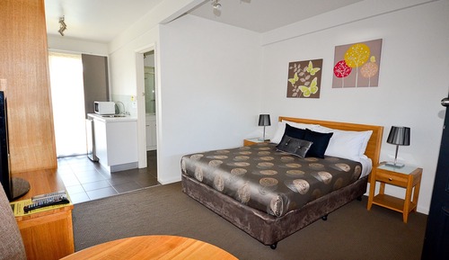 Chambre, 1 grand lit, coin cuisine