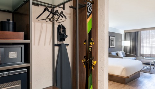 Chambre Deluxe, 1 très grand lit (Mobility/Hearing Accessible, Tub)