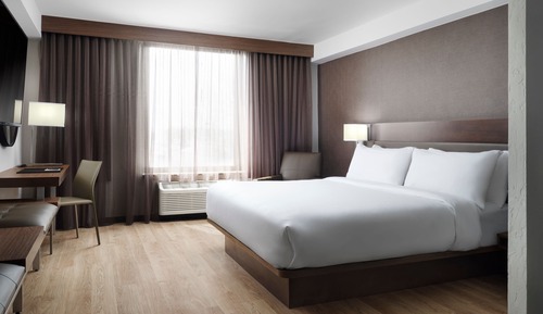 Chambre, 1 très grand lit (Mobility/Hearing Accessible, Tub)