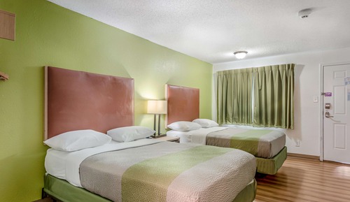 Chambre Standard, 2 lits doubles, non-fumeurs, réfrigérateur et four à micro-ondes