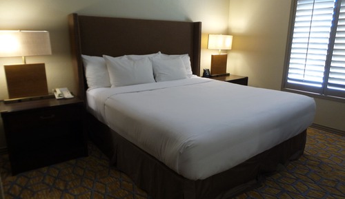 Chambre, 1 grand lit, accessible aux personnes à mobilité réduite, baignoire (Mobility & Hearing)