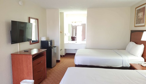 Chambre Deluxe, 2 lits doubles, fumeurs, réfrigérateur et four à micro-ondes