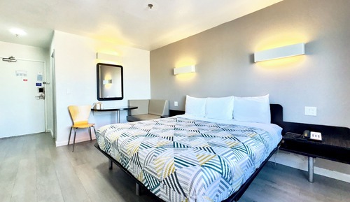 Chambre Deluxe, 1 très grand lit, accessible aux personnes à mobilité réduite, non-fumeurs