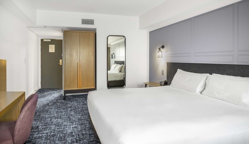 Chambre, 1 très grand lit, non-fumeurs